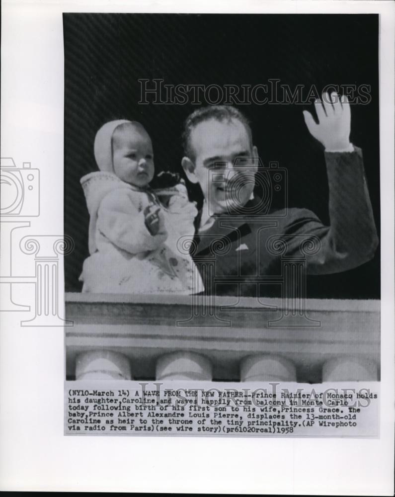 1958 Press Photo Prince Rainier of Monaco holds his daughter, Caroline - Historic Images