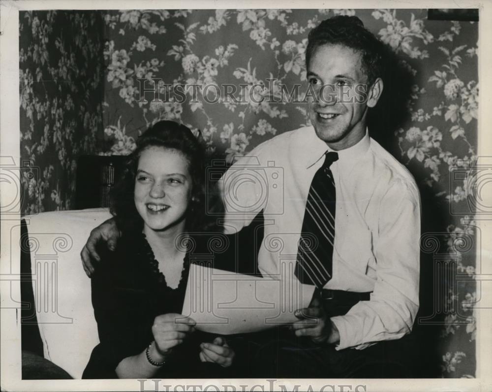 1947 Press Photo Baby Sitter James Schuffert and 13yr old he sat with married. - Historic Images