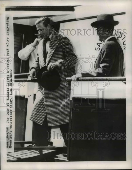 1950 Press Photo Duke of Windsor Leaves Boat at Houston Texas Waterfront - Historic Images