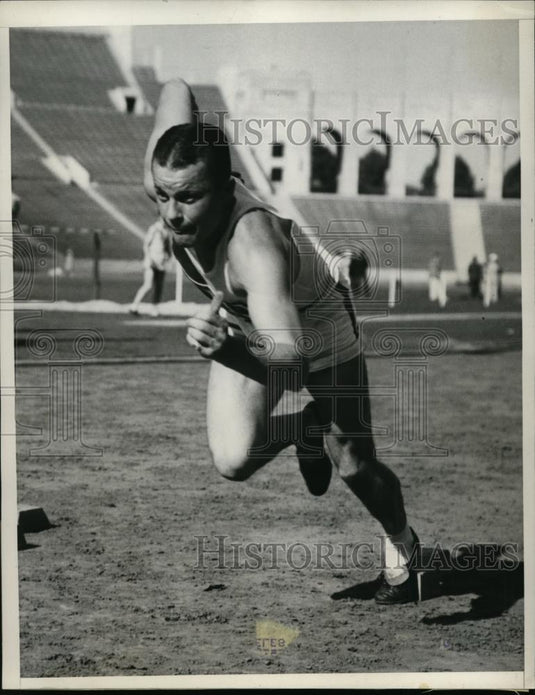 1937 Press Photo Bobby Grieve of Illinois works out in Los Angeles Colliseum - Historic Images
