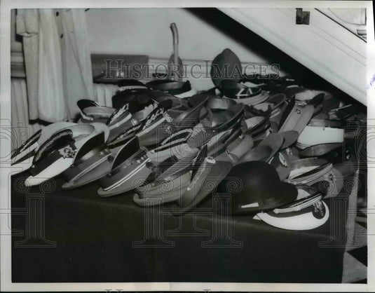 1959 Press Photo Brass Hats of British Officers & Ordinary Bowler Hat in the Mix - Historic Images