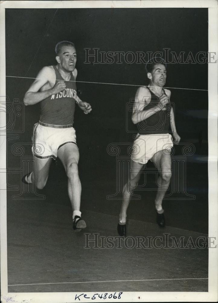 1940 Press Photo Finnish track star Taisto Maki finishes 2nd to Walter Mehl - Historic Images