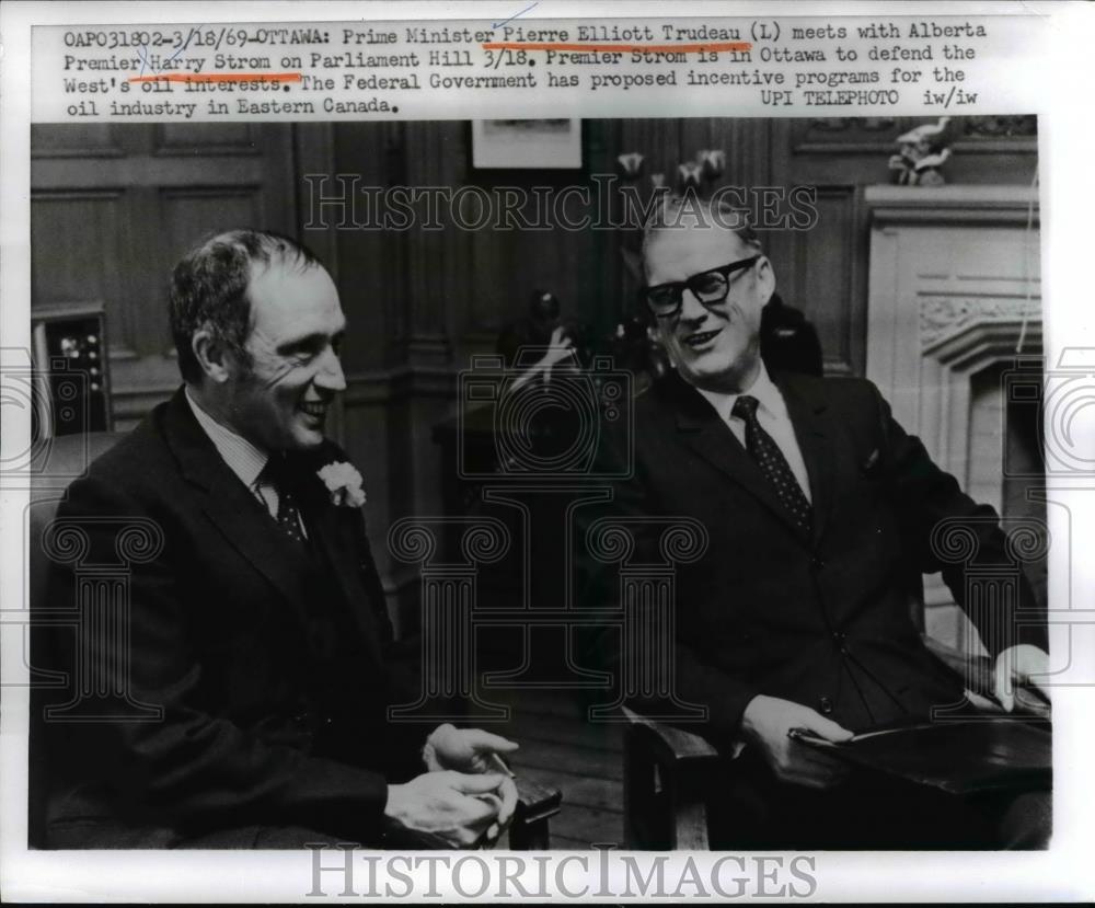 1969 Press Photo Prime Minister Pierre Elliott Trudeau, Premier Harry Strom - Historic Images