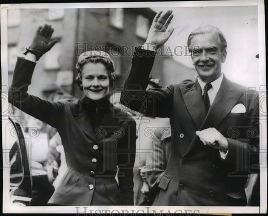 1955 Press Photo British Foreign Minister Anthony Eden & Wife Wave to Crowd - Historic Images
