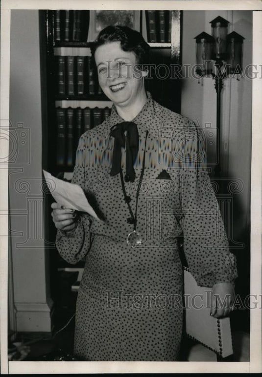 1936 Press Photo Mrs. Florence W. Potter Drew "Avenger" In Horse Races - Historic Images