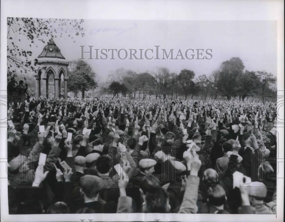 1954 Press Photo London England dock workers end strike ship builders - Historic Images