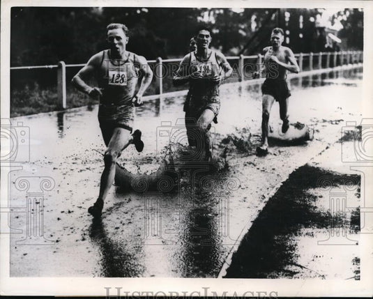 1956 Press Photo M Firth BB Heatley SS Eldon run in Interservices Championships - Historic Images