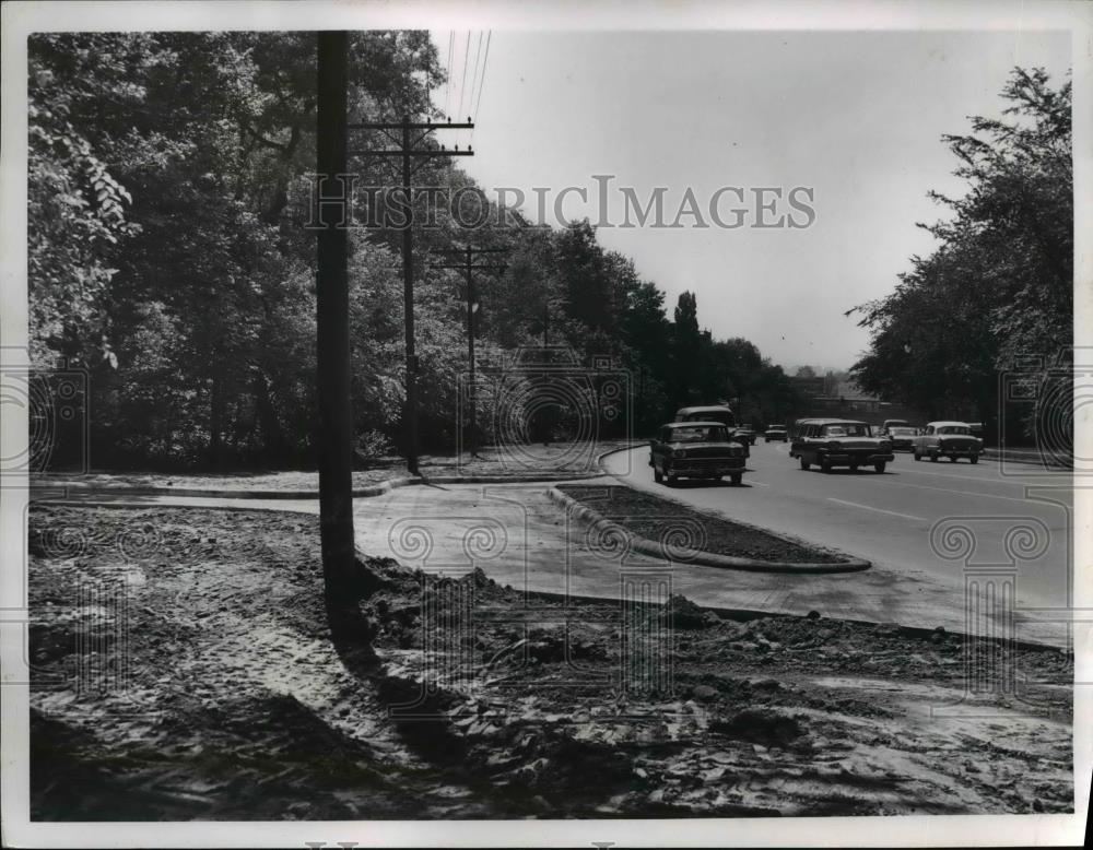 1960 Press Photo Cleveland Heights authorities have tow truck stationed in area - Historic Images