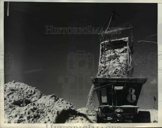 1936 Press Photo Caterpillar Wagon Loaded at Florida Ship Canal Project Site - Historic Images