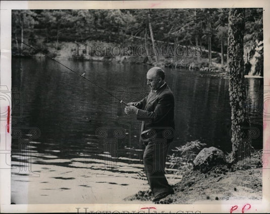 1947 Press Photo Francisco Franco Fishing at lake - nee72009 - Historic Images