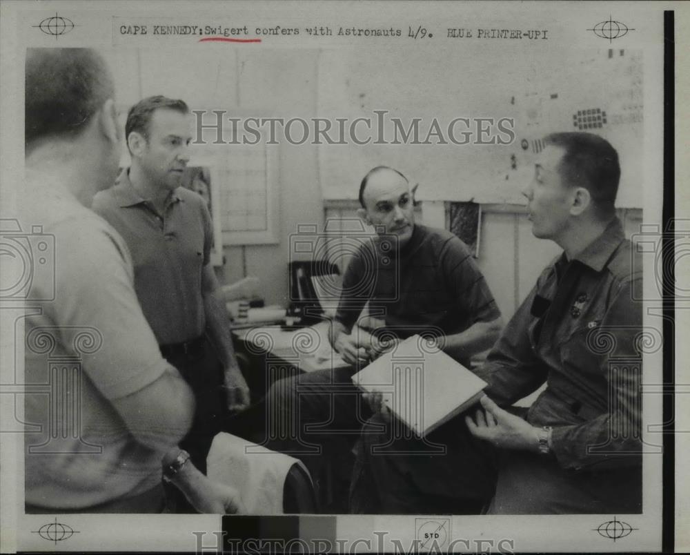 Press Photo Cape Kennedy Swigert Confers With Astronauts. - nee74175 - Historic Images