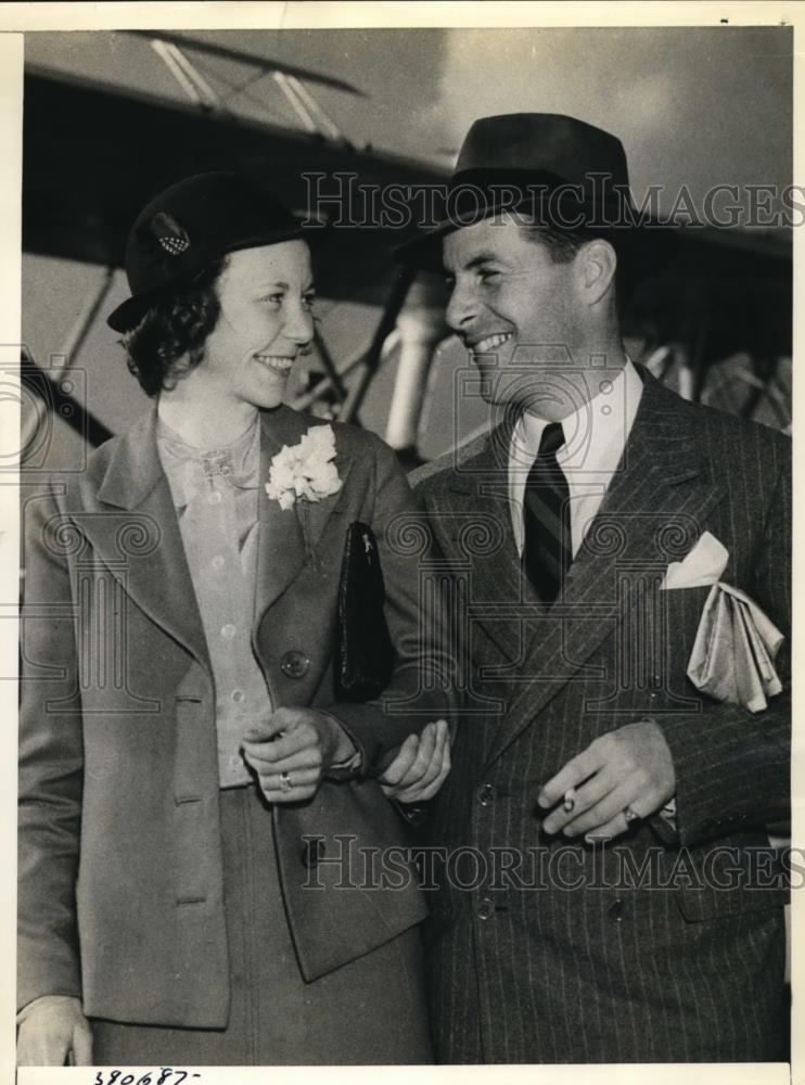 1937 Press Photo Mr &amp; Mrs Otto H Morgan Leaving for Nassau Bahamas - nee76813 - Historic Images