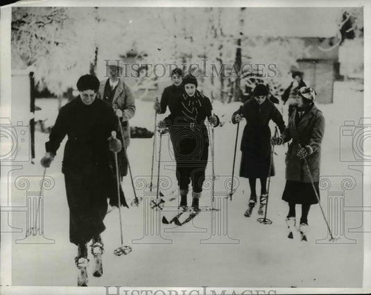 1933 Press Photo Crown Princess Louise of Sweden & Norwegian Royal Family Skiing - Historic Images