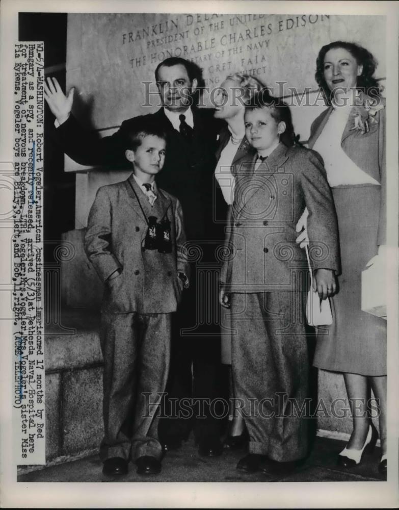 1951 Press Photo Robert Vogeler US businessman jailed in Hungary as spy released - Historic Images