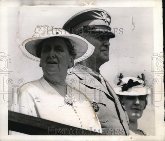 1942 Press Photo Queen Wilhelmina of Netherlands & Maj Gen Sherman Miles - Historic Images