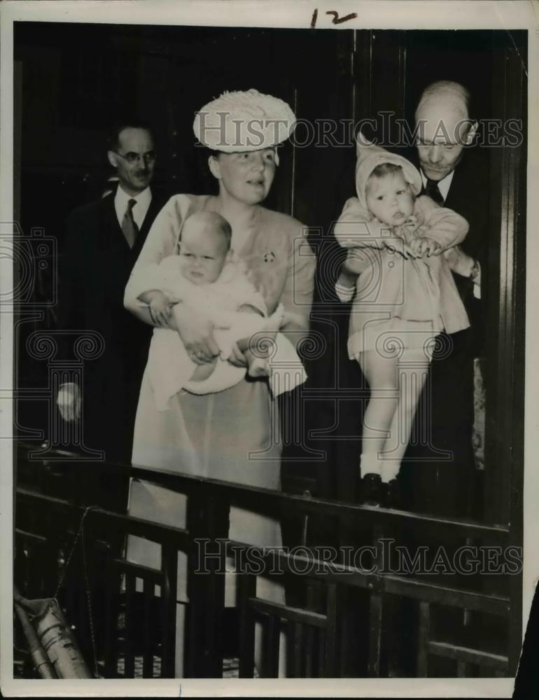 1940 Press Photo Princess Juliana of Netherlands, Princess Irene &amp; Princess Beat - Historic Images