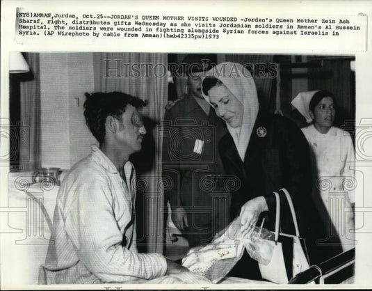 1972 Wire Photo Jordan's Queen Mother Zein Ash Sharaf, Visits wounded - Historic Images