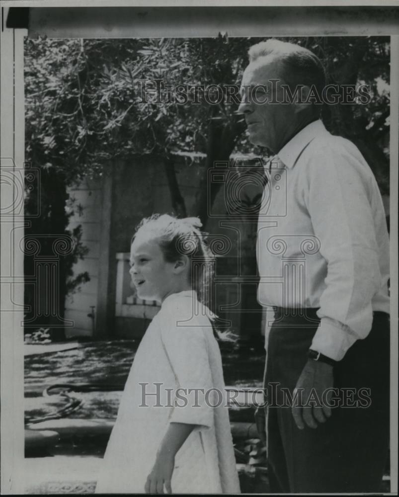 1967 Wire Photo Mary Frances Crosby and father Bing Crosby in The Danny Thomas - Historic Images
