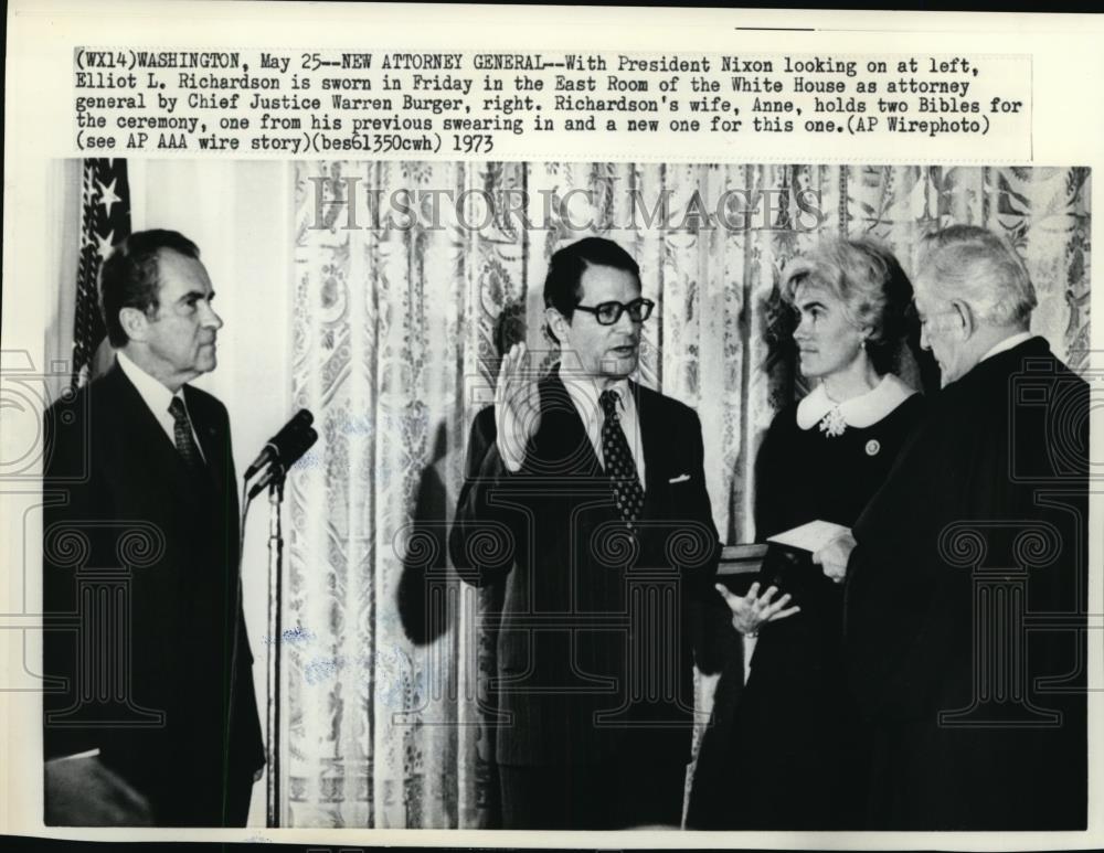 1973 Wire Photo Elliot L. Richardson sworn at Attorney General by Chief Justice - Historic Images