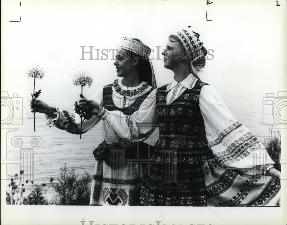 1984 Press Photo Ruta Staniskis Lidija Balciunas Folk Dancers Of Cleveland - Historic Images