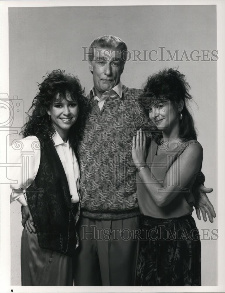 1989 Press Photo Richard Mulligan Dinah Manoff and Kristy McNichol Empty Nest - Historic Images