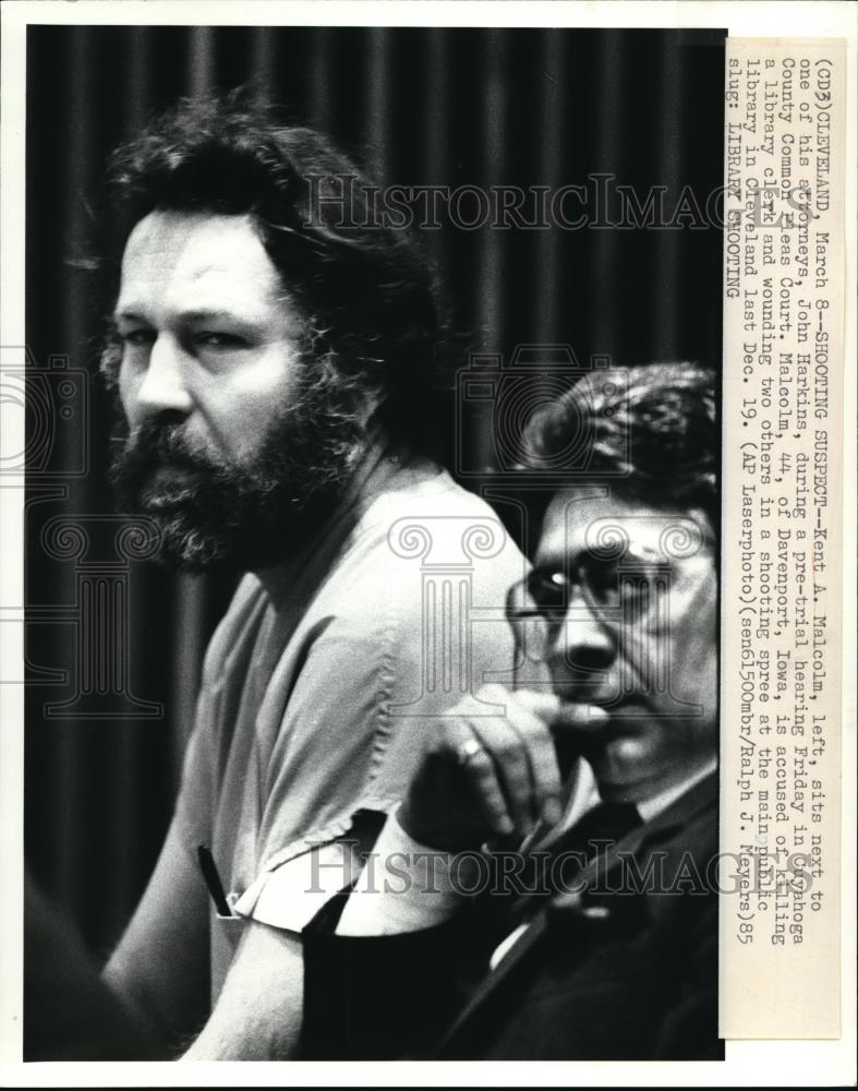 1985 Wire Photo Kent Macolm and his lawyer John Harkins during his pre trial - Historic Images
