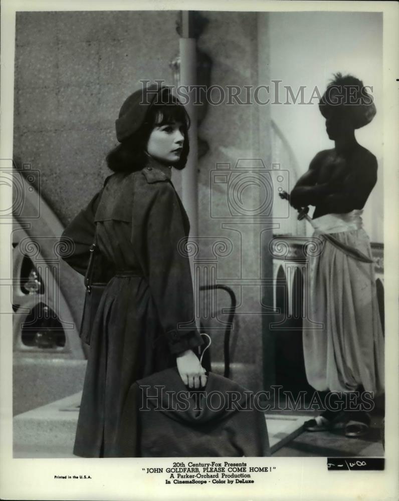 1965 Press Photo Shirley MacLaine in "JOhn Goldfarr, Please Come Home" - Historic Images