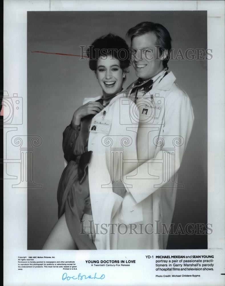 1982 Press Photo Michael Mekean and Sean Young in Young Doctors in Love - Historic Images