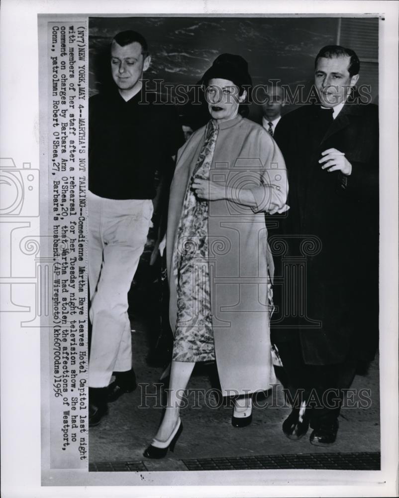1956 Wire Photo Comedienne Martha Raye Leaves Hotel Capitol with Her Staff - Historic Images