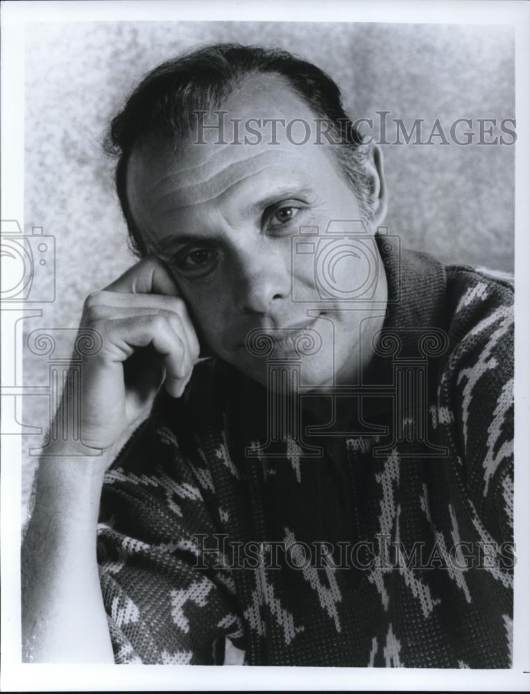 1987 Press Photo Hector Elizondo as David Whiteman Down and Out in Beverly Hills - Historic Images