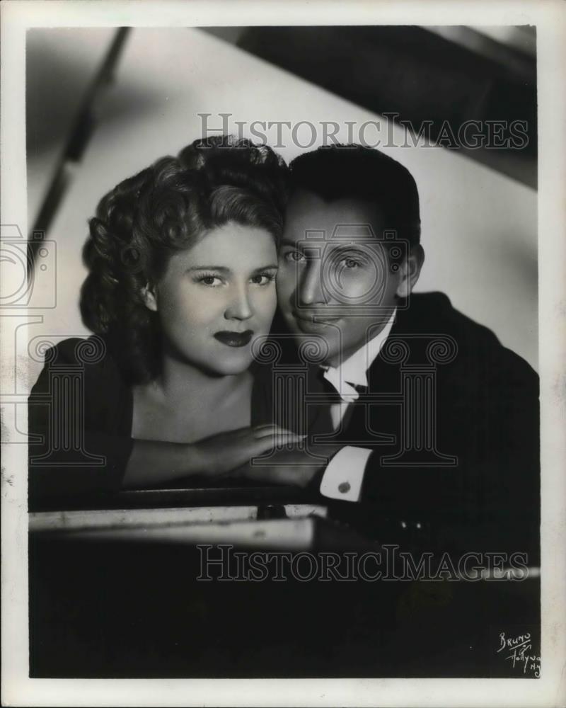 Press Photo Harry Noble and Frances King Singers Entertainers - cvp30483 - Historic Images