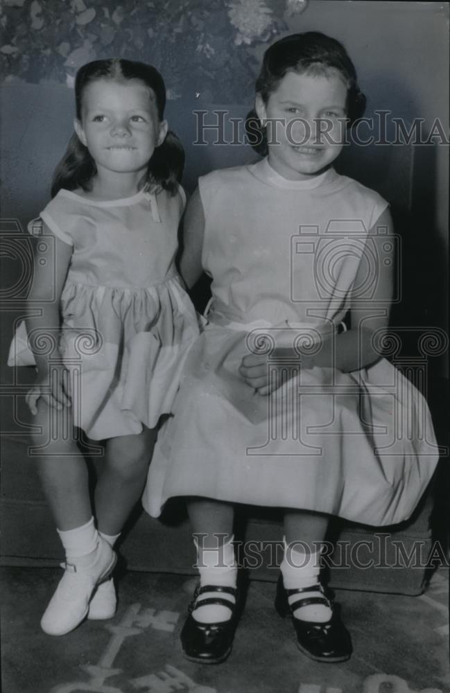Wire Photo Yasmin Khan and Rebecca Welles Daughers of Rita Hayworth - cvw01606 - Historic Images