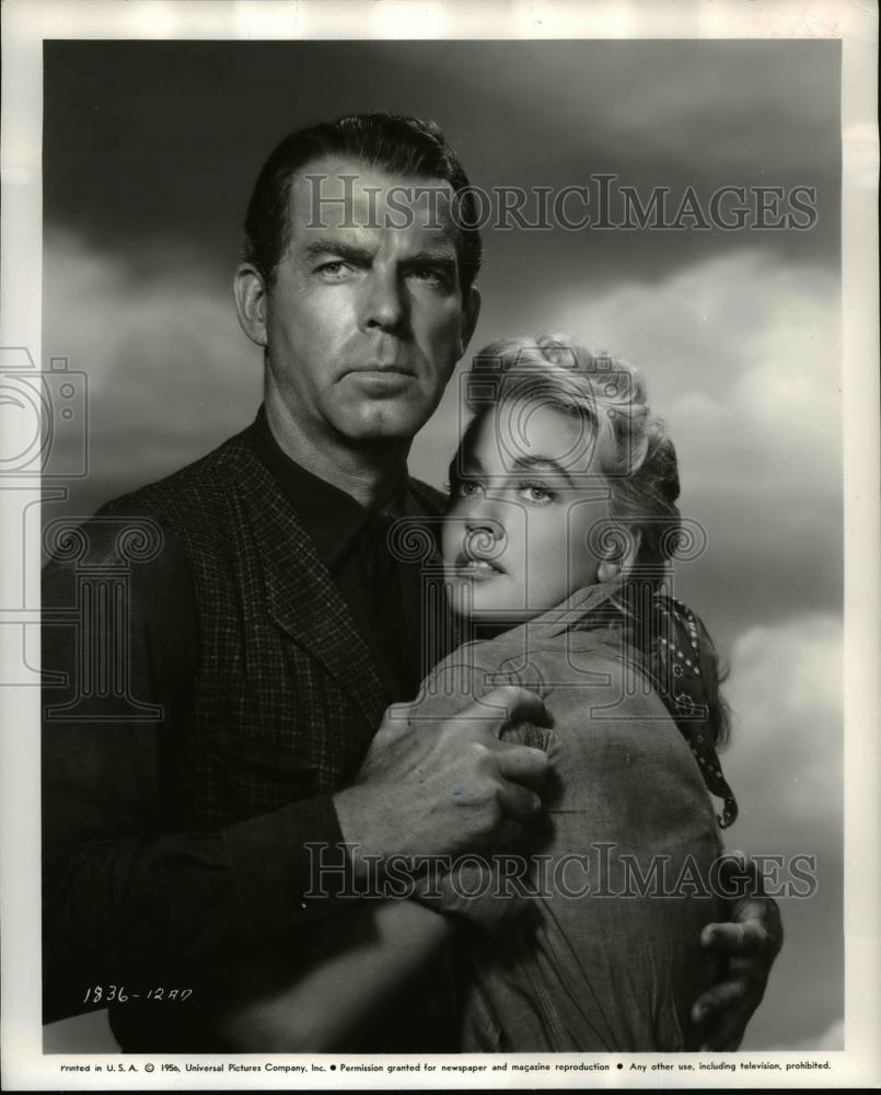 1957 Press Photo Fred MacMurray and Dorothy Malone in &quot;Written On The Wind&quot; - Historic Images