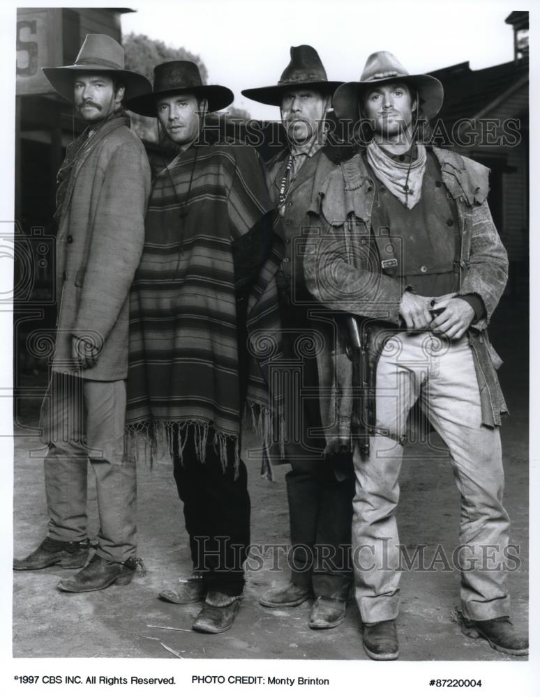 1997 Press Photo Dale Midkiff, Michael Biehn & Cast of The Magnificent Seven - Historic Images