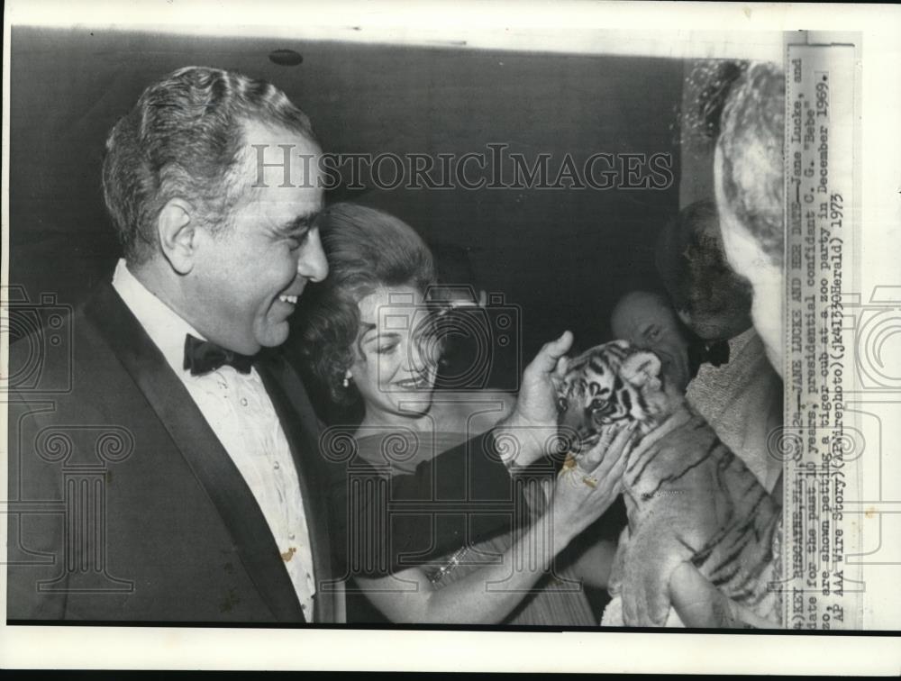 1973 Wire Photo Jane Lucke and presidential confidant Bebe Rebozzo at the zoo - Historic Images