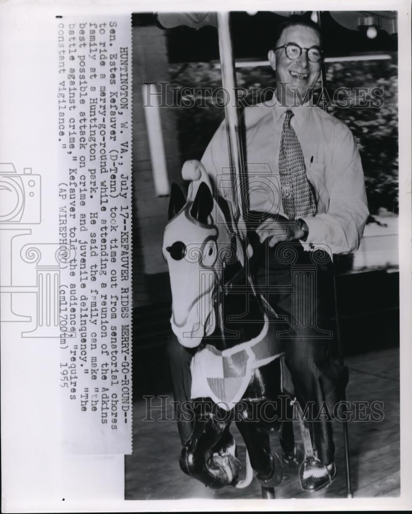 1955 Wire Photo Sen. Estes Kefauver took time out from senatorial chores - Historic Images