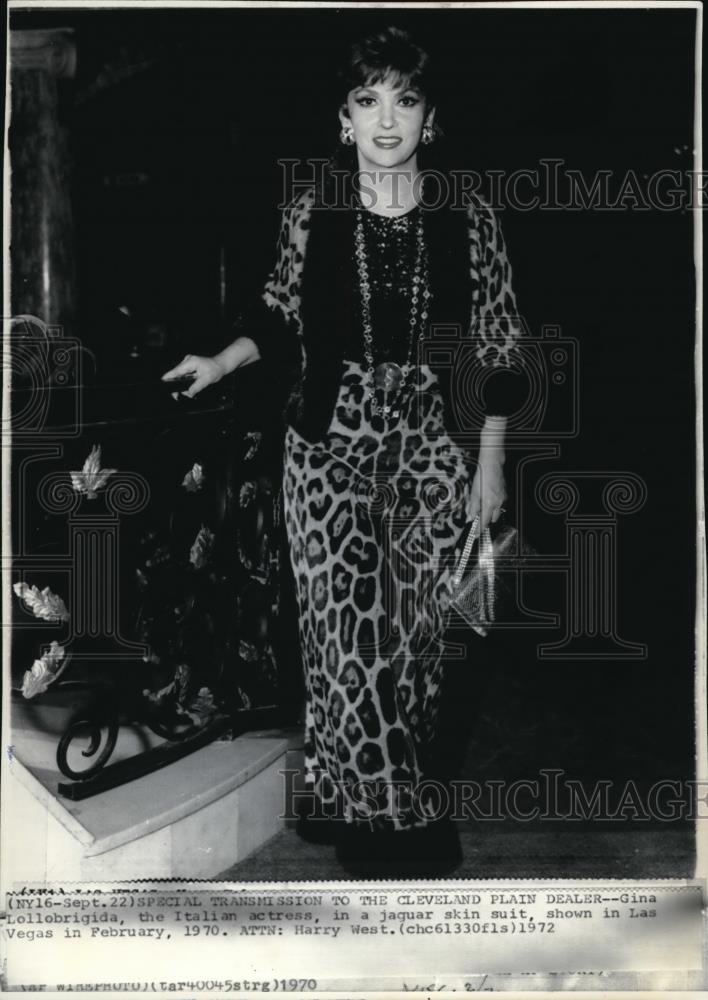 1972 Wire Photo Film Actress Gina Lollobrigida in a jaguar suit in Las Vegas - Historic Images