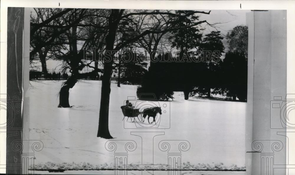 1962 Wire Photo Sleigh ride at the South grounds of White House - cvw03642 - Historic Images