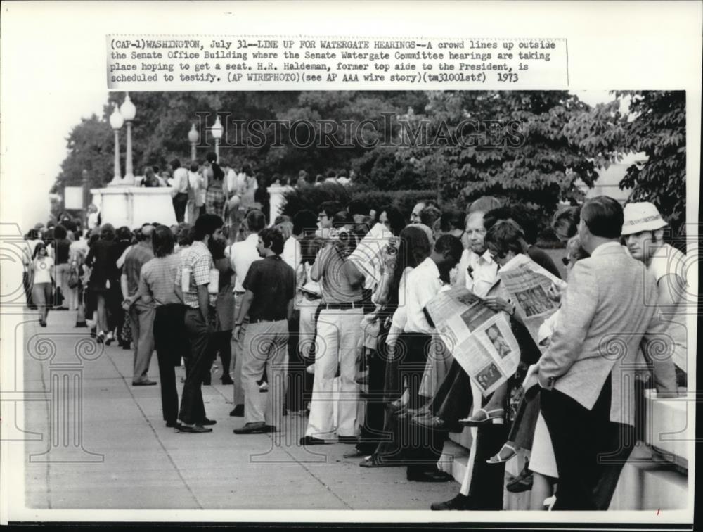 1973 Wire Photo Crowd Lines Up for Watergate Hearings in Senate Office Bldg. - Historic Images