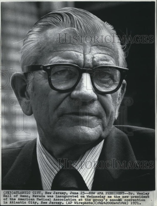 1971 Wire Photo Dr. Wesley Hall of Reno, Nevada was inaugurated as the new - Historic Images