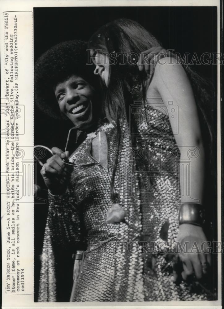 1974 Press Photo Sylvester Stewart Kathy Silva Madison Square Garden New York - Historic Images