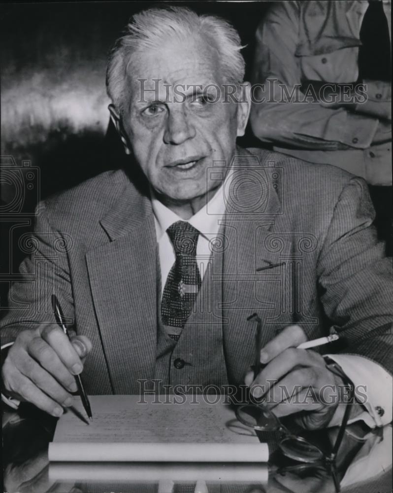 1954 Wire Photo William J. Corrigan goes over his noted at Court Sessions. - Historic Images