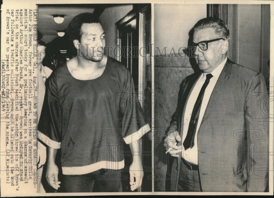 1969 Wire Photo Actor Jim Brown in Beverly Hills municipal court for hearing - Historic Images
