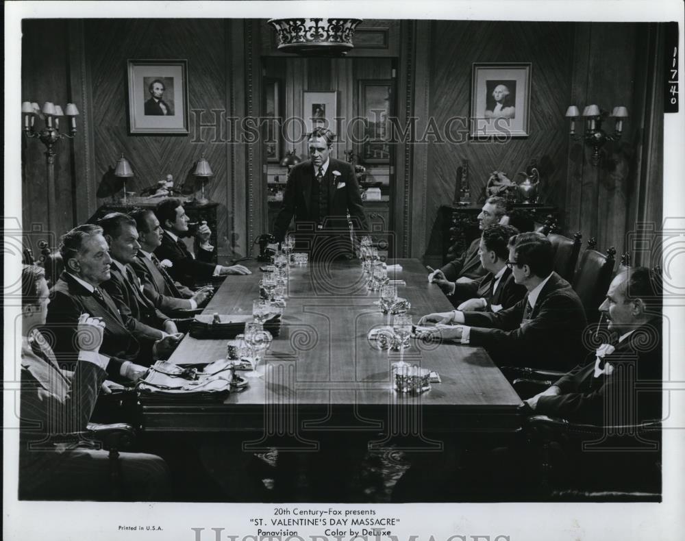 1967 Press Photo Jason Robards Clint Ritchie "The St. Valentine's Day Massacre" - Historic Images