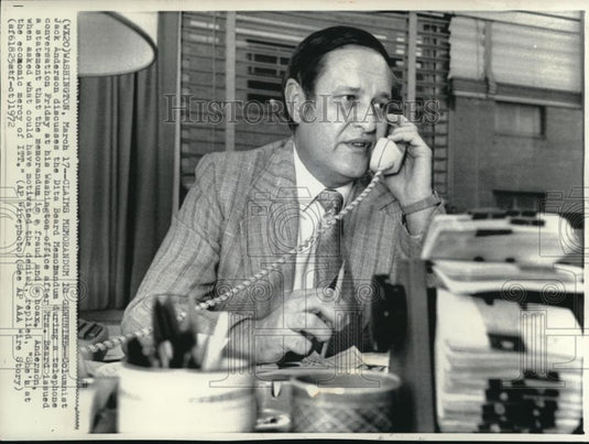 1972 Wire Photo Columnist Jack Anderson as he discusses Dita Board memorandum - Historic Images