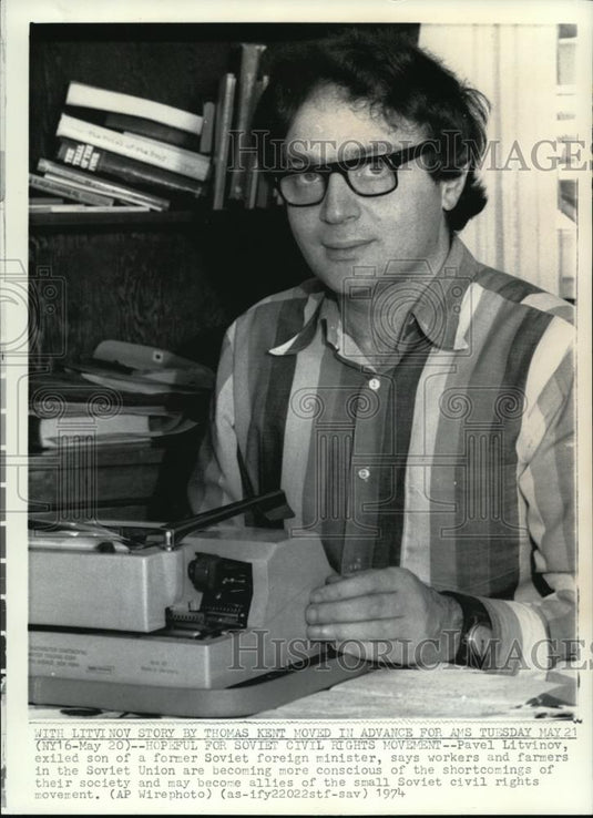 1974 Wire Photo Farmers & Workers is hopeful for Soviet Civil Rights Movement - Historic Images