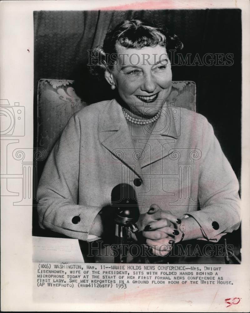 1953 Wire Photo Mrs Dwight Eisenhower, on first news conference as 1st Lady - Historic Images