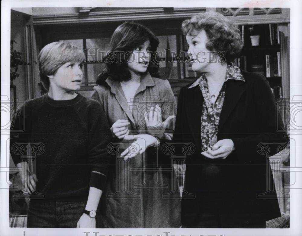 1979 Press Photo Valerie Bertinelli Bonnie Franklin on One Day at a Time - Historic Images