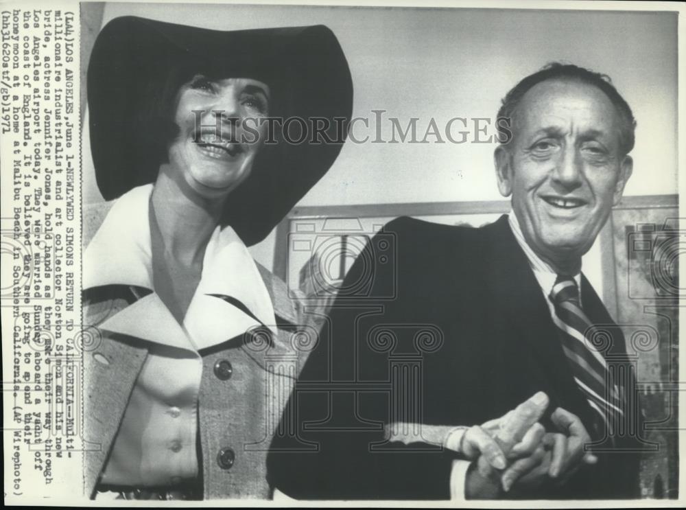 1971 Wire Photo Actress Jennifer Jones & her multi millionaire husband N. Simon - Historic Images