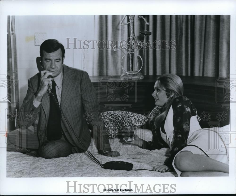 1974 Press Photo Walter Matthau and Felicia Farr star in Charley Varrick - Historic Images